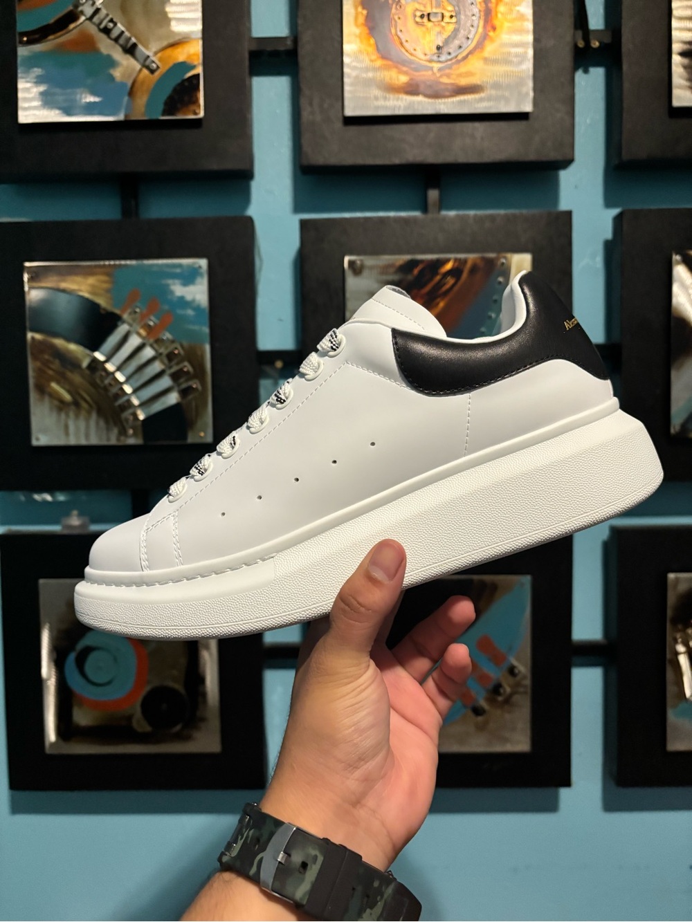 Alexander McQueen’s Oversized white Size 9